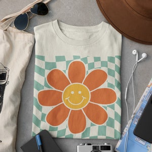 Smiling Face Daisy Shirt - Retro Check Pattern Wavy Checkered - Boho Earth Tones