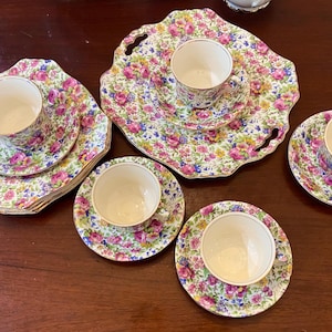 Desirable Royal Winton Grimwades "Summertime" 15 pieces Two Handled Cake Plate and 5 Trios: Chintz Teacup, Saucer, 22kt Gold Trim England