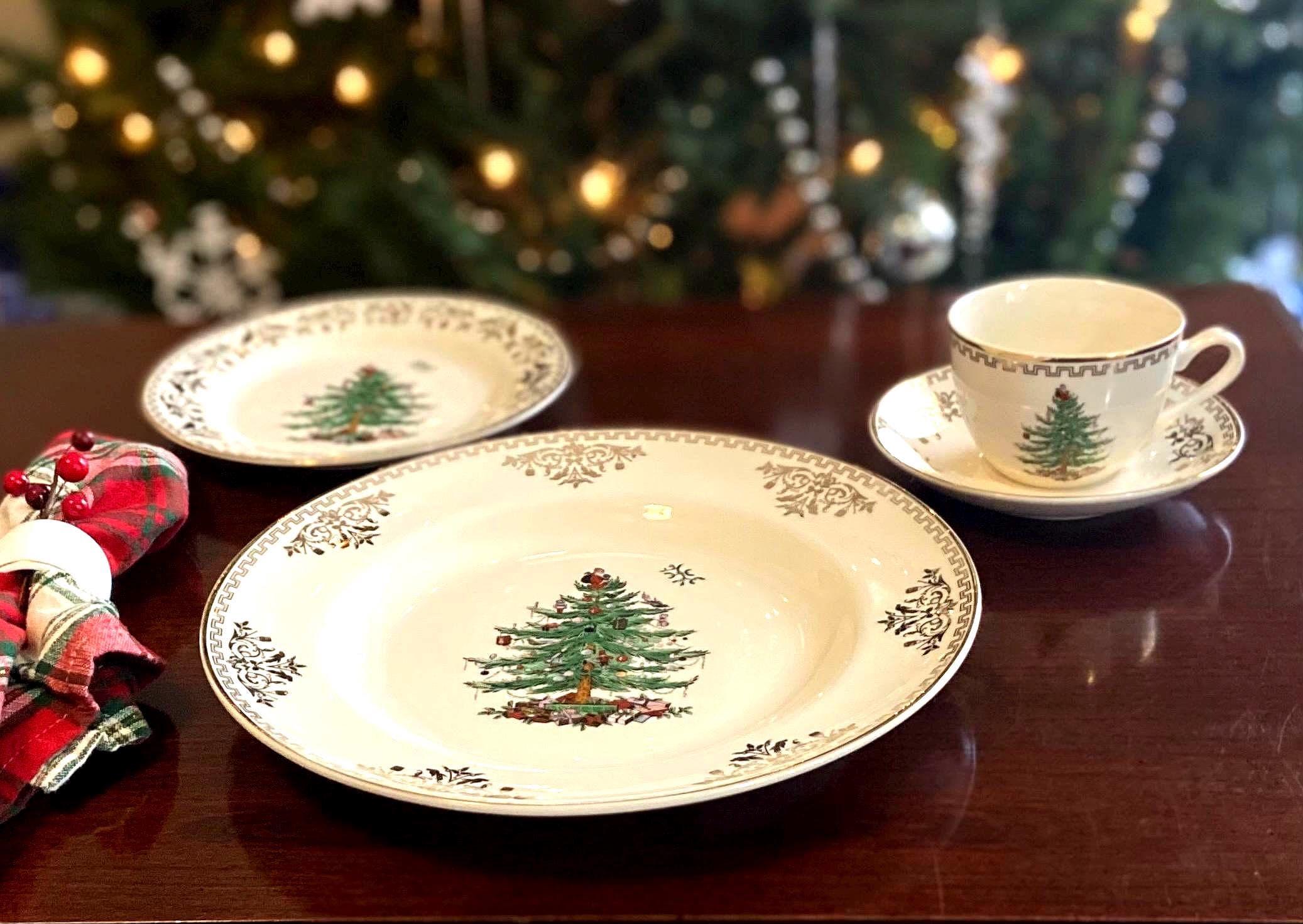 Christmas Dinnerware Set for