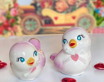 Cute Retro Look Springtime 22kt Gold Easter Love Bird Songbird