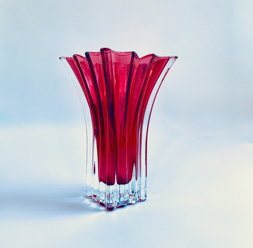 Vera Wang Vase Ribbed Flared Stunning Cranberry Ruby Red Glass Art