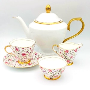 Ralph Lauren Hampton&#39;s Tea Teapot: Wedgwood White Bone China with 24kt Gold Trim
