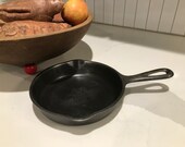 Small Wagner Ware cast iron cooking pan skillet