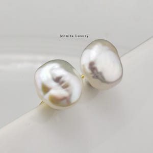 Baroque pearl stud earrings made of 925 sterling silver 24K gold plated: white freshwater pearl earrings stud gold plated