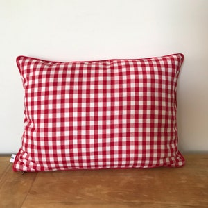 Rotes Gingham-Kissen