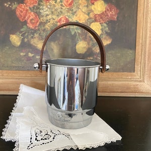 Manning Bowman ~ Machine Age ~ Art Deco ~ Polished Chrome & Teak ~ Mid Century Modern Ice Bucket ~ c1940&#39;s