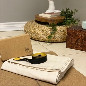 100% Pure Cotton Yoga Blanket/ Throw for Restorative Yoga/ Handwoven Made in India/ Traditional Iyengar Yoga Blanket