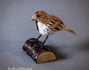 Hand Carved Redpoll in Wood - Carduelis Flammea - Auðnutittlingur