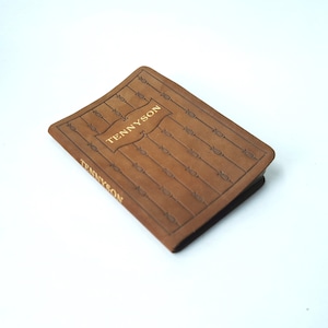 Moment avec Tennyson (c. 1910's) Décoratif Miniature Suede Antique Poetry Book Art Nouveau Illustrated End Papers