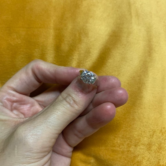 Size 5 solitaire engagement ring featuring a roun… - image 6