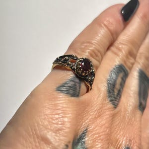 Vintage Garnet size 5.5 ring in 14 karat gold
