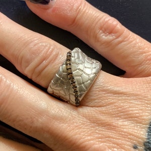Vintage Unikat Sterling Silber Ring mit einem Band aus winzigen cognacfarbenen Diamanten