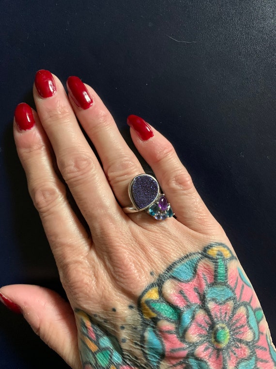 Size 7 Unique large cocktail ring featuring a pur… - image 2