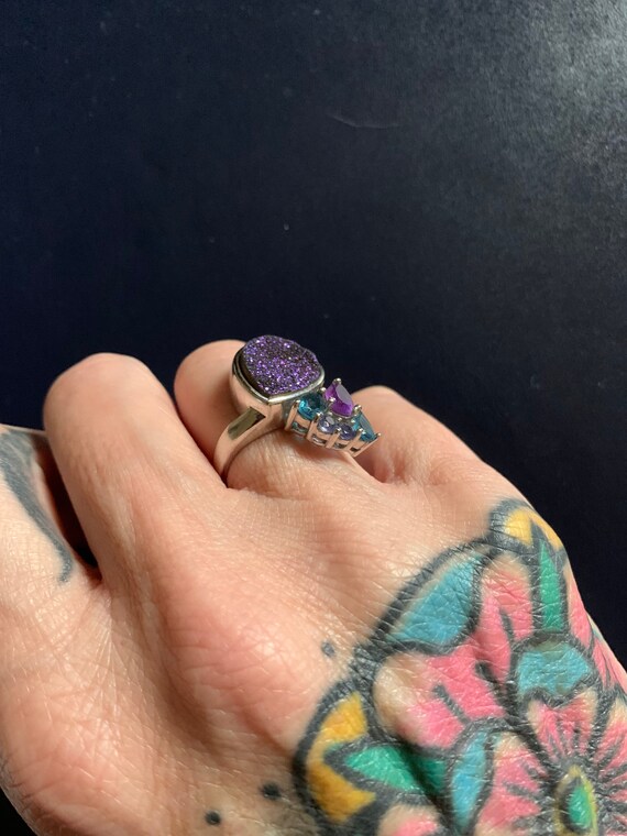 Size 7 Unique large cocktail ring featuring a pur… - image 3