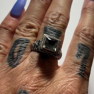 Stylish vintage size 7 natural green amethyst cocktail ring in sterling silver