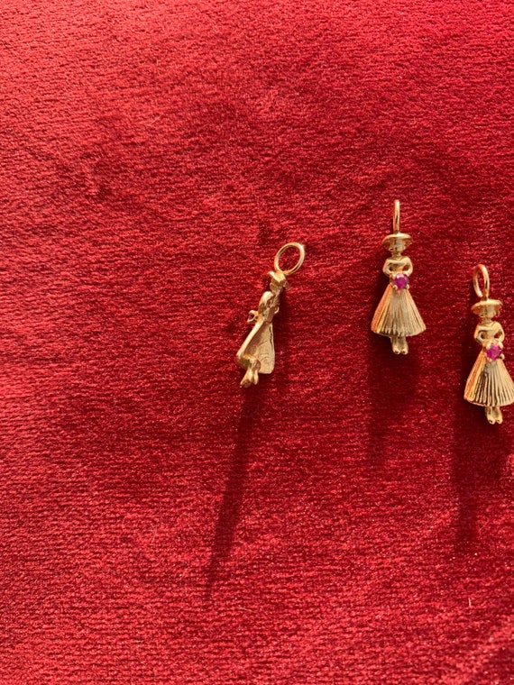 Adorable vintage set of bridesmaid charms Featuri… - image 4