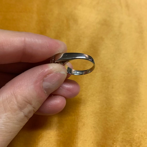 Size 5 solitaire engagement ring featuring a roun… - image 7