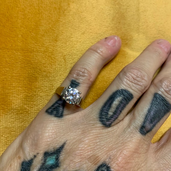 Size 5 solitaire engagement ring featuring a roun… - image 1
