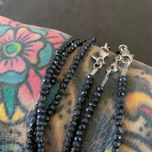 Vintage completamente sfaccettato nero spinello mano infilato pietre con 925 sterling argento findings 3 collane di varie lunghezze e 1 bracciale