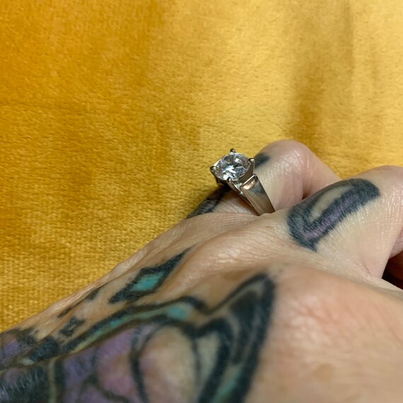 Size 5 solitaire engagement ring featuring a roun… - image 3