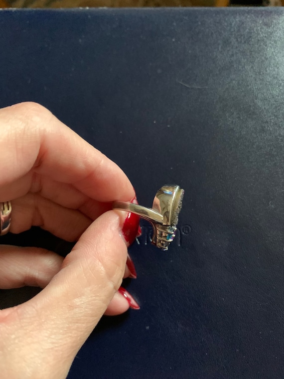 Size 7 Unique large cocktail ring featuring a pur… - image 6