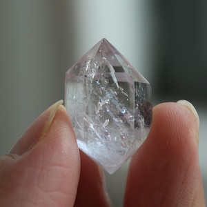 1 Moving bubble, Polished crystal DT, Natural enhydro quartz, Enhydro crystal, Enhydro diamond, Crystal gift,#459