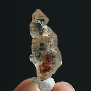 Natural petroleum quartz point, Natural UV reactive petroleum quartz, DIY Crystal gift，#247