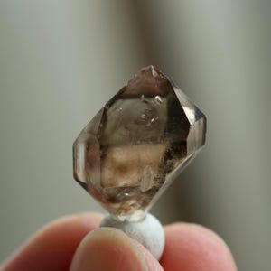 1 Moving mini bubble, Enhydro crystal point,Natural enhydro herkimer diamond, Enhydro quartz, Raw crystal point，#065