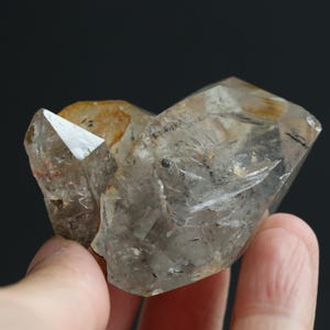 1 Moving bubble, Raw enhydro crystal point,Natural enhydro diamond, Enhydro quartz, Raw crystal quartz cluster，Enhydro crystal，#176