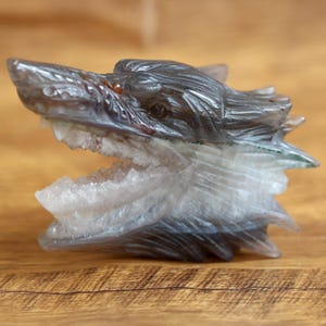 Natural druzy agate wolf carving, Hand-carved agate wolf head, Crystal turtle, Agate Geode Wolf carving Crystal carving gift, #541