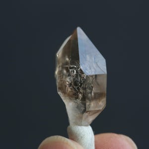 1 Moving mini bubble, Enhydro crystal point,Natural enhydro herkimer diamond, Enhydro quartz, Raw crystal point，#068