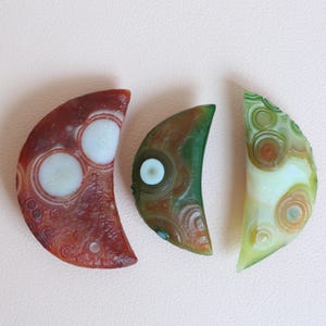 Natural gobi agate moon carving, Eye&#39;s agate stone carving, Colourful agate, Crystal carving, Gobi desert agate，#308