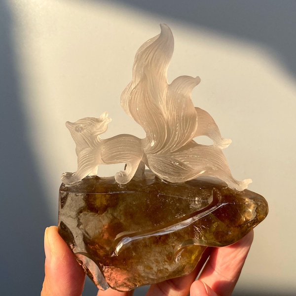 Raposa de Nove Caudas em Quartzo Dourado | Estatueta de Raposa em Cristal Natural Esculpida à Mão