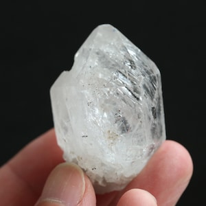1 Moving big bubble, Enhydro crystal point,Natural enhydro diamond, Enhydro quartz, Raw crystal point，#046