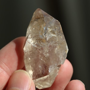 1 Moving bubble, Enhydro crystal point,Natural enhydro diamond, Enhydro quartz, Raw crystal point，#064
