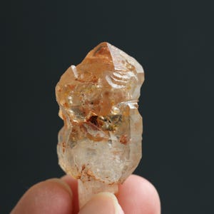 Enhydro petroleum quartz point, 1 moving bubble, Natural UV reactive petroleum quartz, Red skeletal quartz, DIY Crystal gift，#254