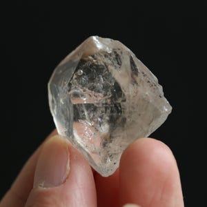 1 Moving bubble, Raw enhydro crystal,Natural enhydro diamond, Enhydro quartz, Raw crystal quartz point, #370