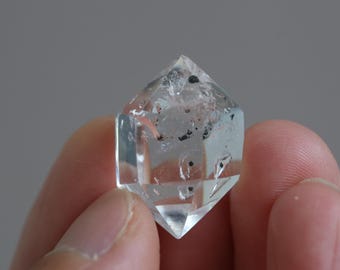 Bewegende koolwaterstof, gepolijst enhydrokristal DT, natuurlijke diamant 1802
