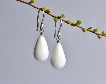 Pendientes colgantes y drop simples, Pendientes Dangle y drop blancos, Pendientes Tear drop, Pendientes Teardrop blancos, Pendientes de porcelana Dangle drop