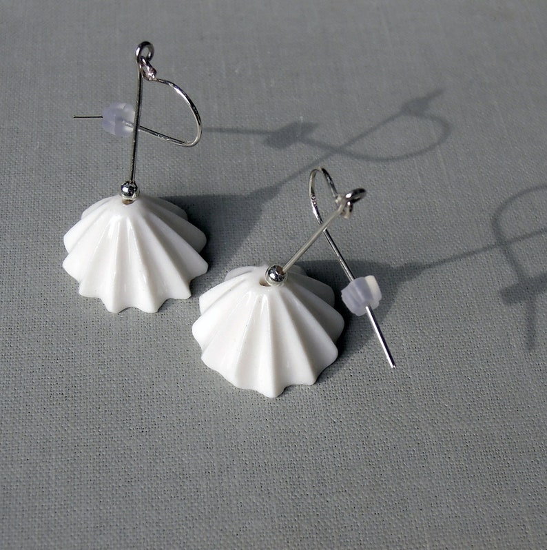 Pendientes de araña, Pendientes colgantes, Pendientes colgantes y gotas blancas, Pendientes largos cuelgan, Pendientes de porcelana, pendientes blancos cuelgan imagen 3
