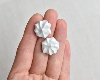 Pendientes de porcelana, pendientes de comida, aretes de pendientes, pendientes para mujer, joyería de comida, aretes de acero inoxidable, pendientes blancos, merengue