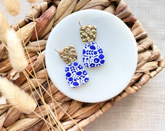 Blue and white organic pattern earrings | Hypoallergenic clay earrings
