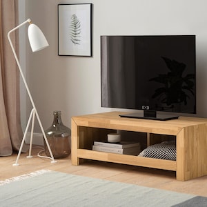 Meuble TV design escandinavo em chêne massif, TV-Schrank aus Eichenholz im skandinavischen Design, niedriger TV-Schrank ohne Schubladen