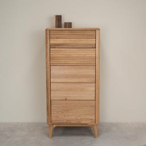 Cómoda chiffonnier en bois de chêne macizo, Kommode aus masivom Eichenholz, Cómoda de madera maciza de roble, cómoda de madera maciza de roble