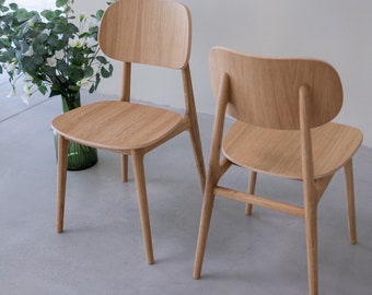 Set of 2- 4 Solid wood oak dining chairs, Lot de 2-4 chaises de salle à manger en chêne massif,  Set 2-4 Esszimmerstühlen aus massiver Eiche