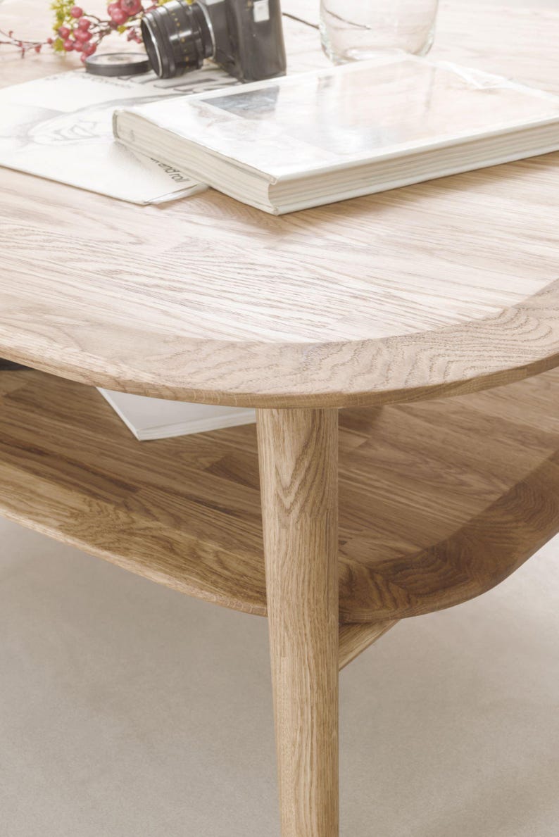 Mid century oak wood coffee table Scandinavian style, mesa de centro roble, Couchtisch aus massiver Eiche, table basse en chêne massif