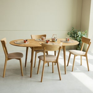 Set of 2 or 4 Solid oak dining chairs, Lot de 2-4 chaises de salle à manger en chêne massif,  2-4 Esszimmerstühlen aus massiver Eiche