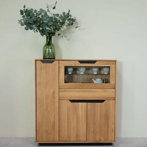 Buffet vitrine en bois de chêne massif, Kommode aus massivem Eichenholz, Display cabinet solod wood, Aparador vitrina de madera roble
