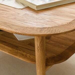 Mid century oak wood coffee table Scandinavian style, mesa de centro roble, Couchtisch aus massiver Eiche, table basse en chêne massif