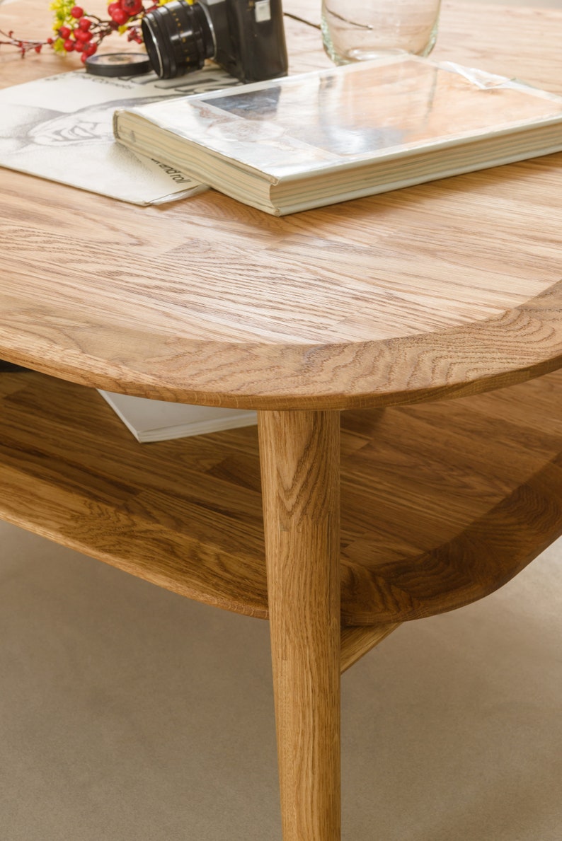 Mid century oak wood coffee table Scandinavian style, mesa de centro roble, Couchtisch aus massiver Eiche, table basse en chêne massif